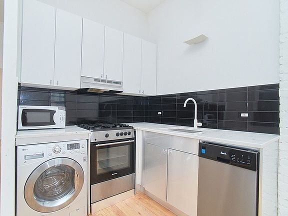 5th image of 410 W 36th St #Re3
