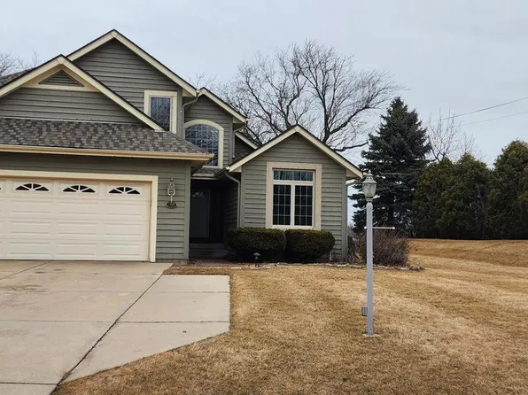 100 West Summerhill PLACE, Oak Creek, WI 53154