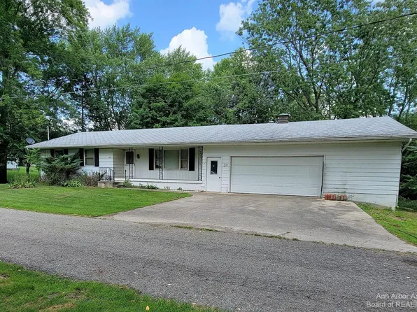 211 Mineral Springs St, Stockbridge, MI 49285