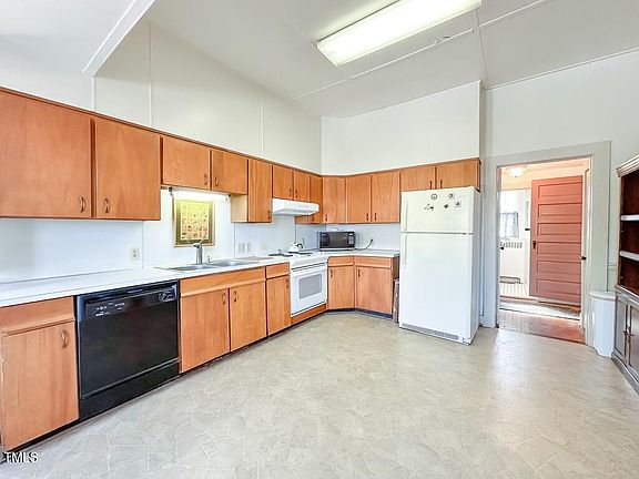 30th image of 302 Halifax St
