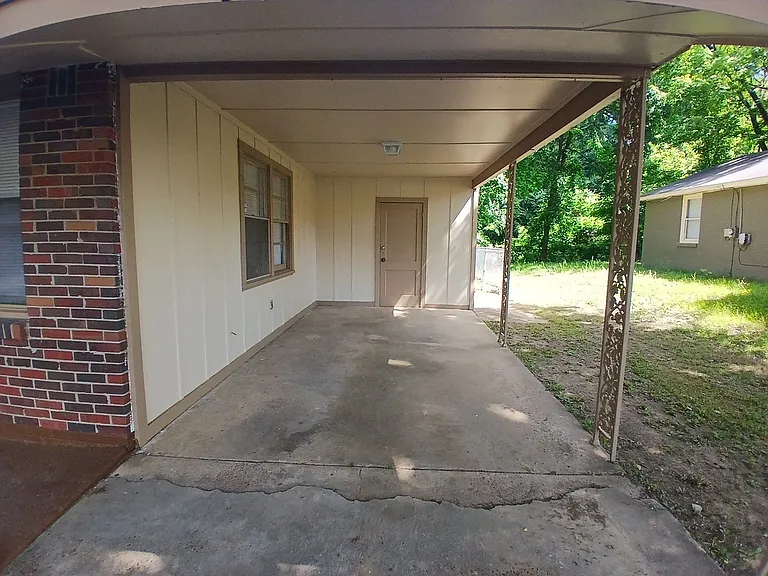 572 Jenson Rd — Photo 2