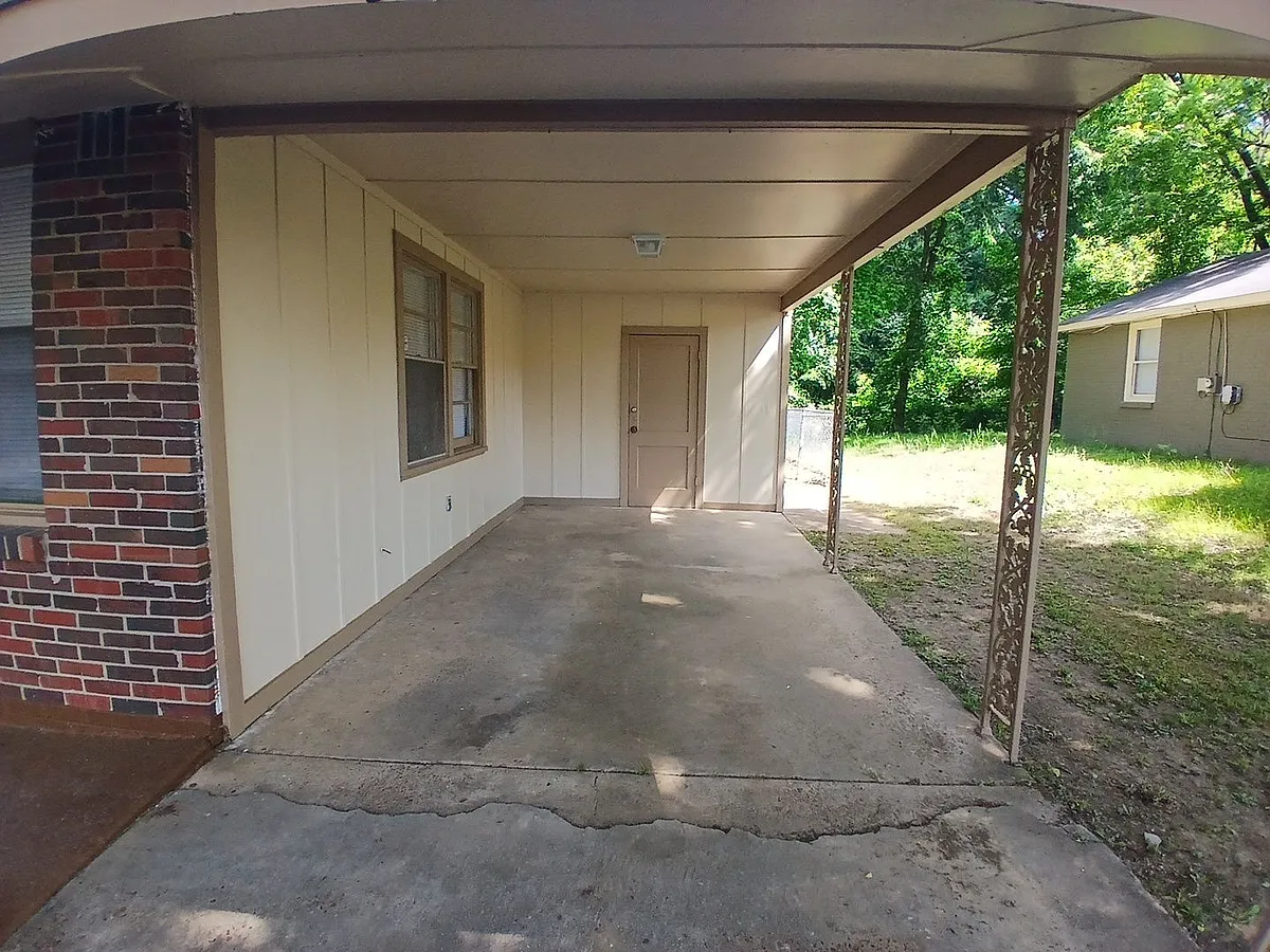 Building Photo - 572 Jenson Rd