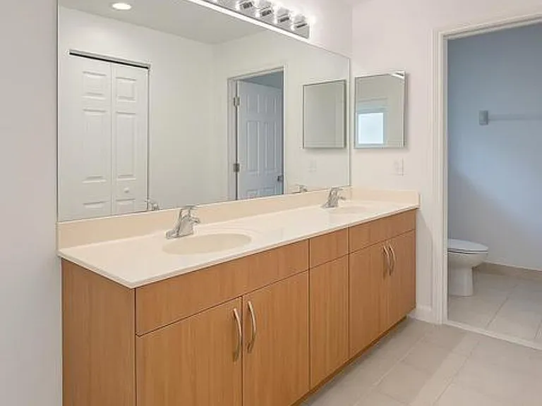 5122 NW 30th Ln — Photo 13