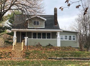 19 Western View Ter, Rensselaer, NY 12144