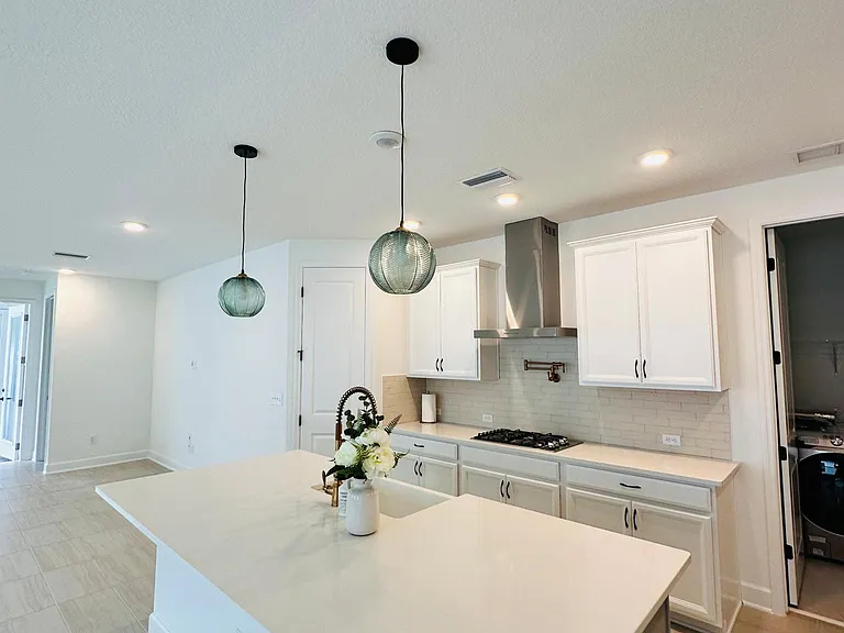207 Chalet Ct — Photo 7
