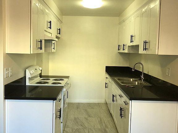 3rd image of 1048 14th St #102