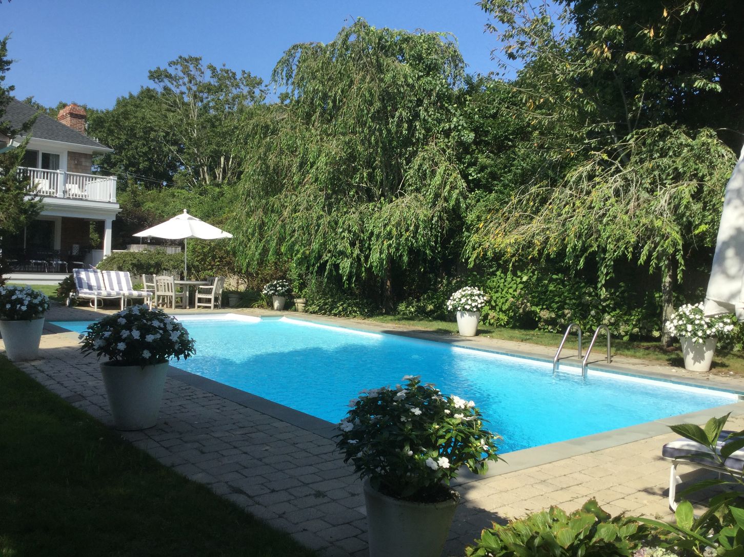  ENJOY YOUR SUMMER HERE