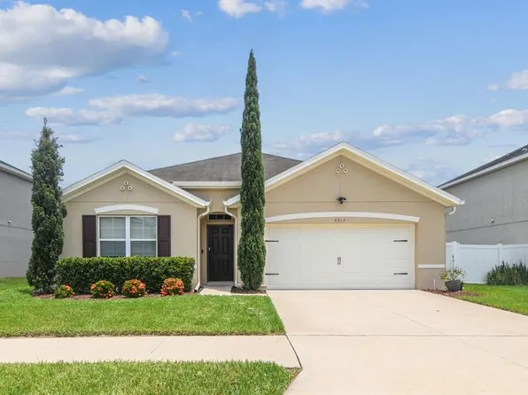 3217 Magnolia Meadows Dr, Plant City, FL 33567