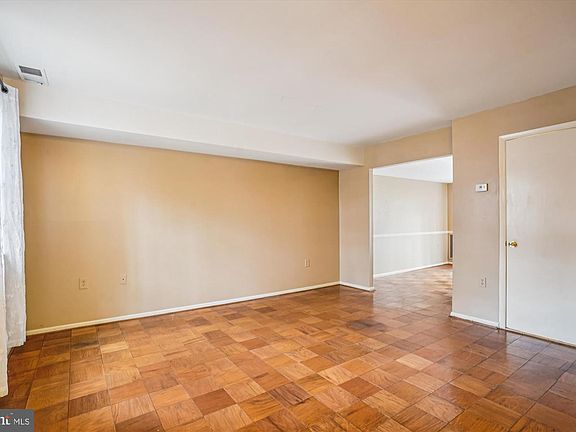 5th image of 880 Azalea Dr #22