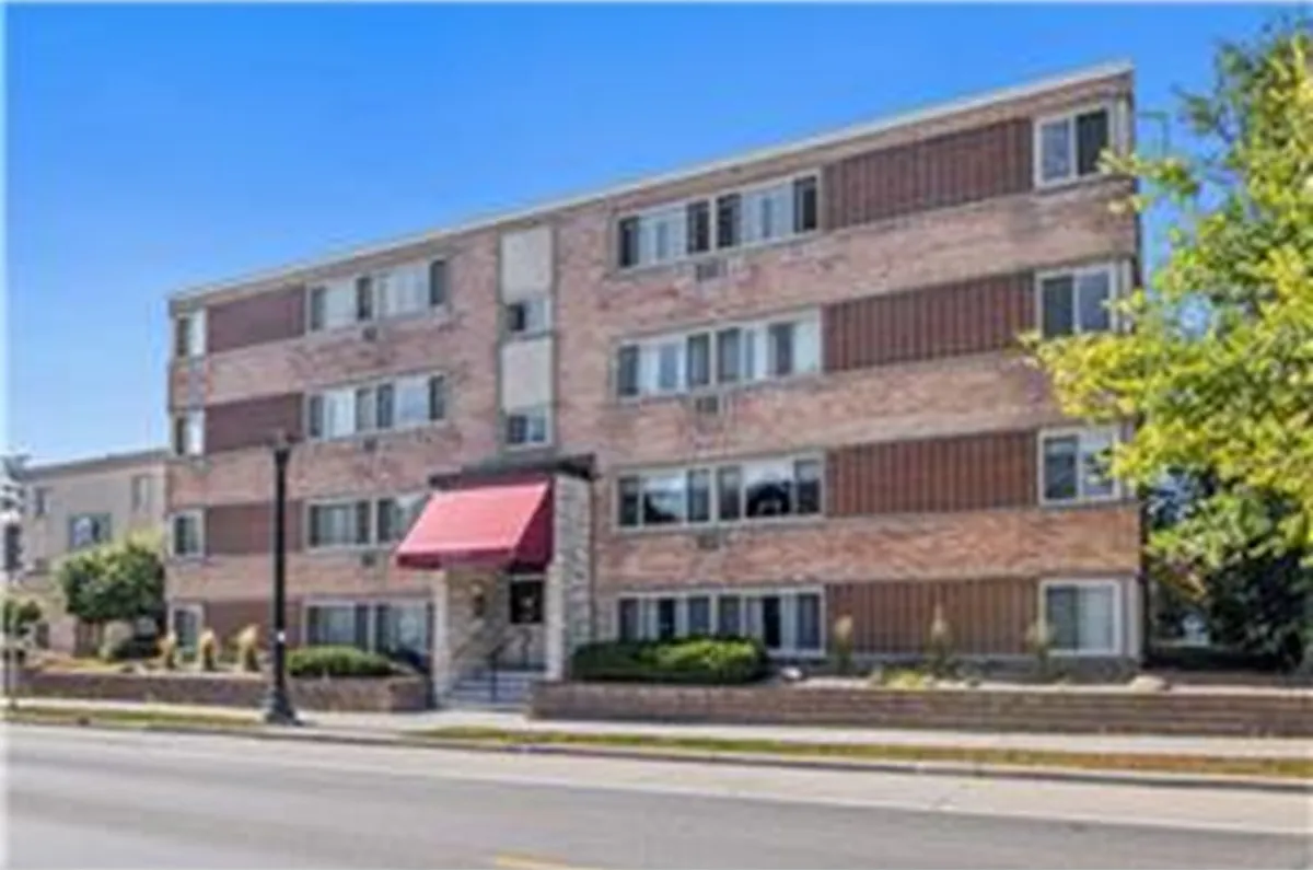 3120 Hennepin Ave S — Photo 1