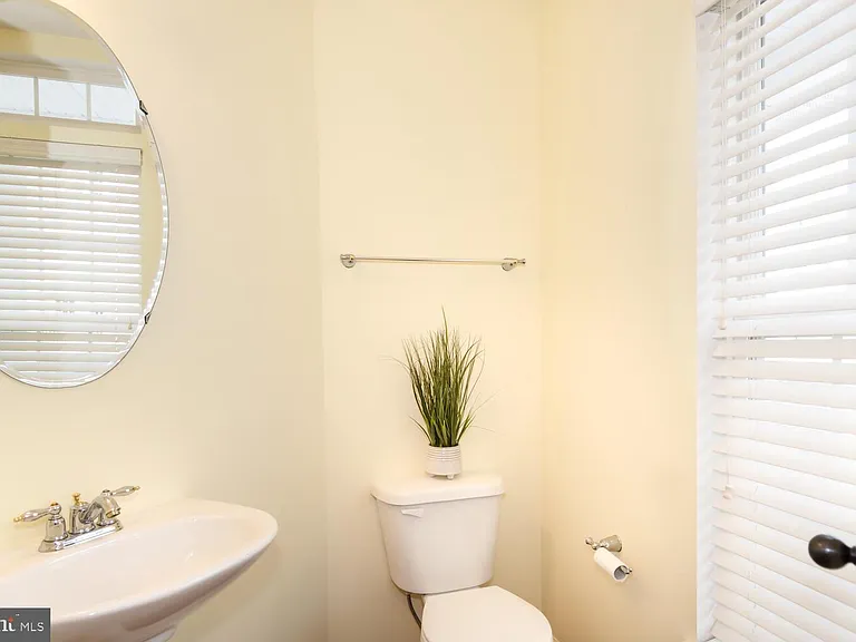 300 Dixon St #308 — Photo 7