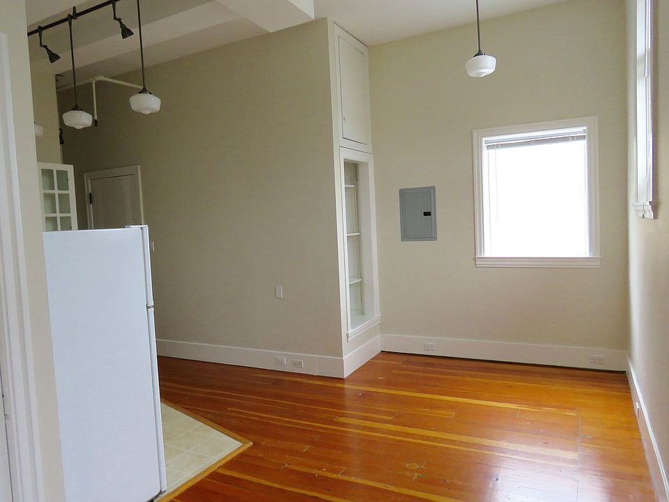 1st image of 137 Clifford Ter APT 6