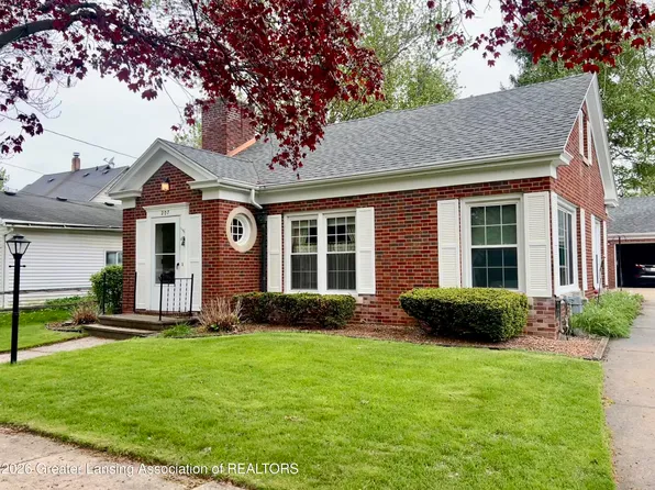 207 E McConnell St, Saint Johns, MI 48879
