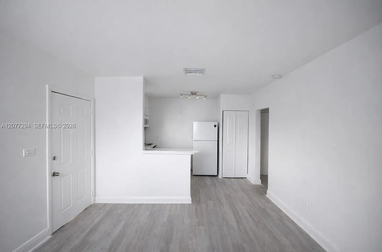 Shorecrest — Photo 2