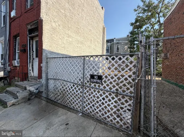 2956 Edgley St, Philadelphia, PA 19121