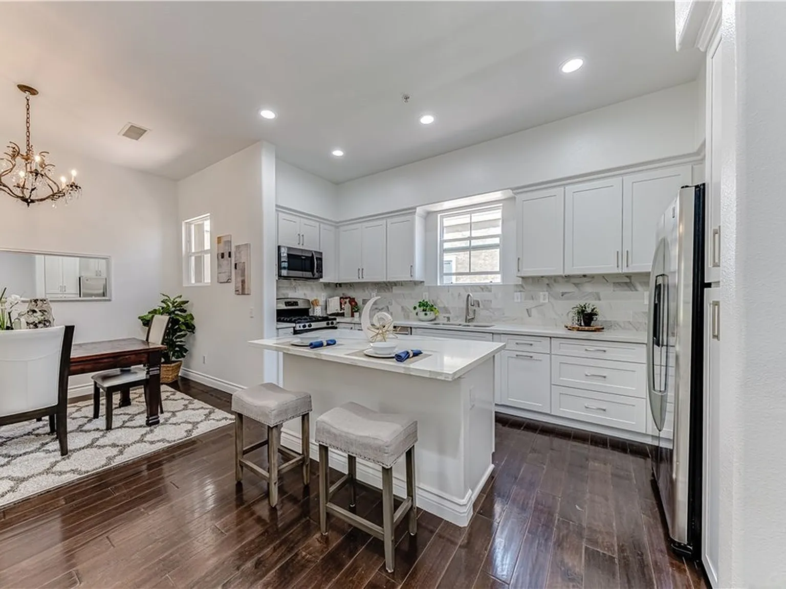 2 bed, 2.5 bath, 1528 sqft, $4,250 — Photo 2