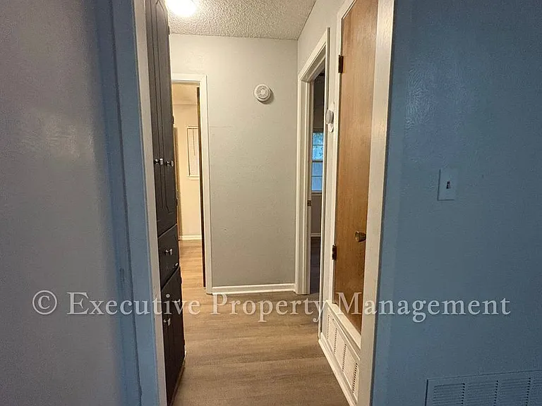 410 Jeffrey Ln — Photo 29