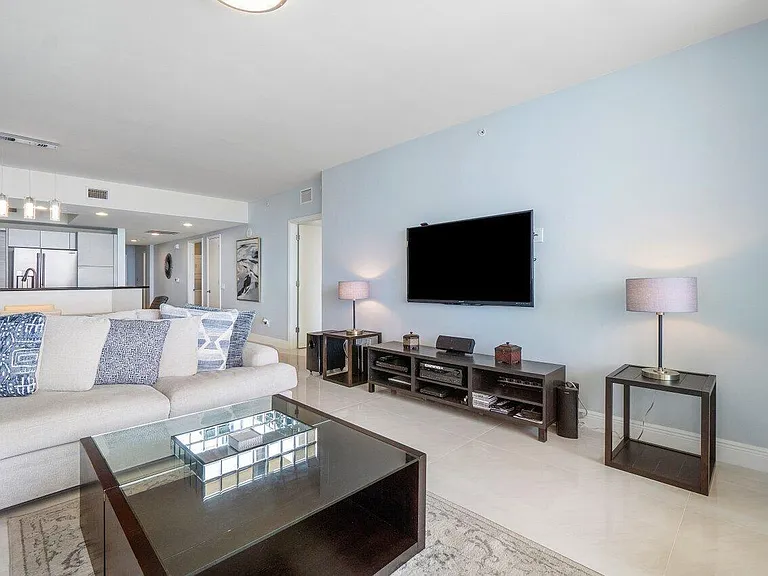 2650 Lake Shore Dr #1003 — Photo 7