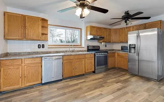 4 bed, 1800 sqft, $3,045 — Photo 3