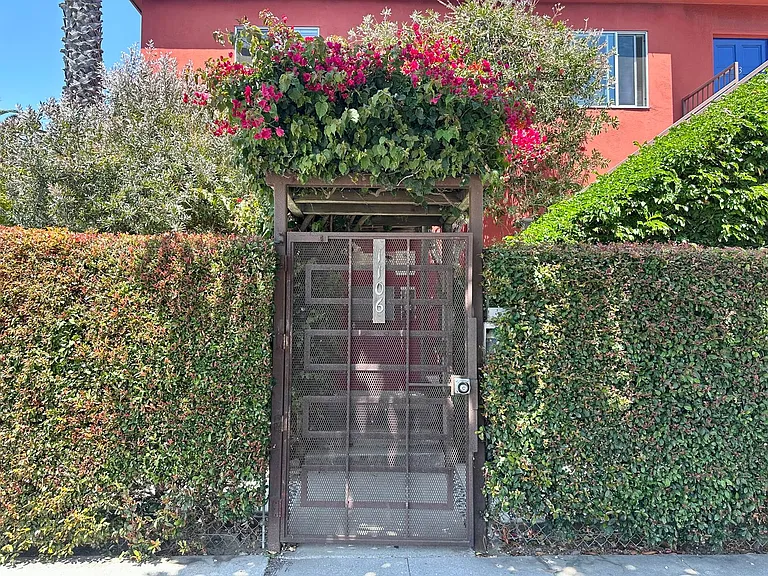 502 Westminster Ave — Photo 25