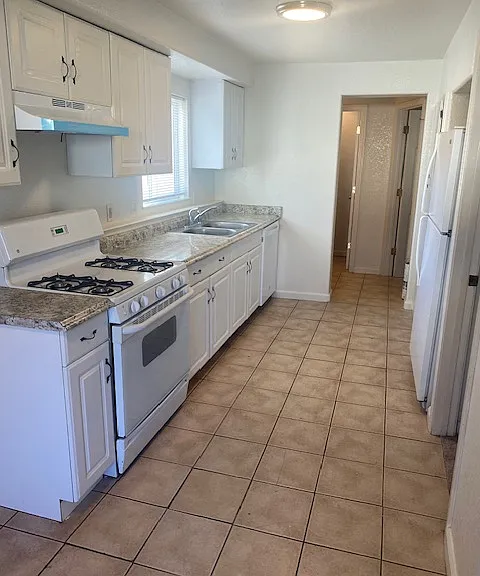 555 Parker Ave #B — Photo 1