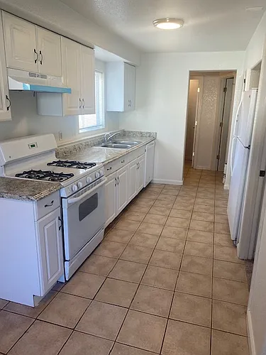 555 Parker Ave #B Photo 1