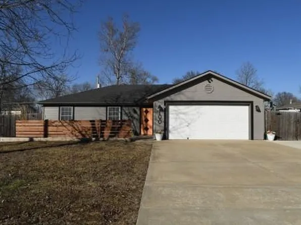 100 E Walker Dr, Harrisonville, MO 64701