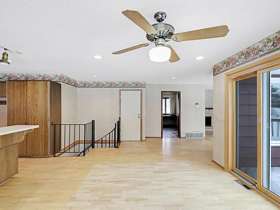 5th image of 17560 28th Ave N