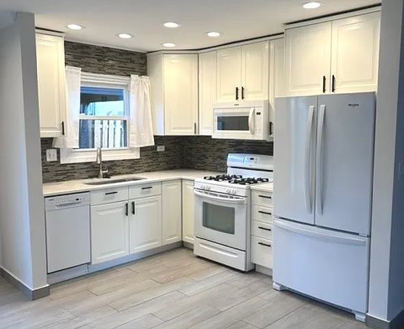 5045 Rochester Dr — Photo 6