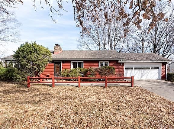 2nd image of 3821 NE West Park Dr