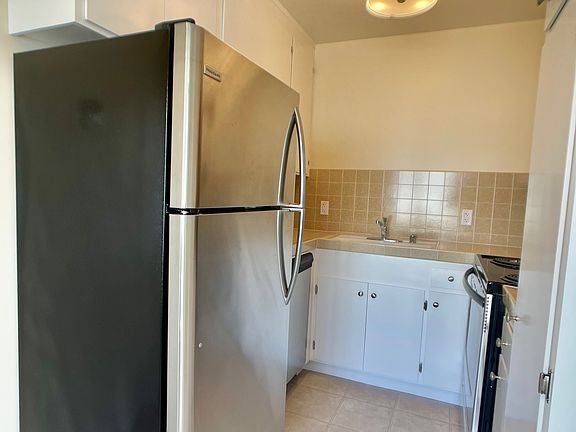 4th image of 2301 Larkin St APT 402