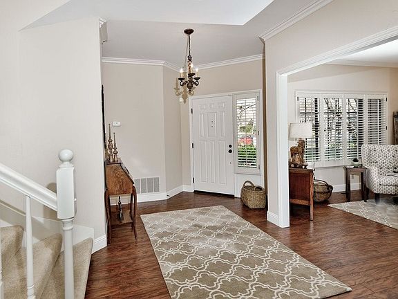 2nd image of 116 Kingswood Cir