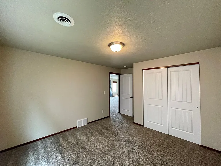 4911 E 15th Ave — Photo 16