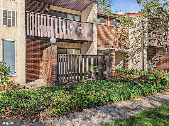 2nd image of 2-36 Aspen Way #2-36