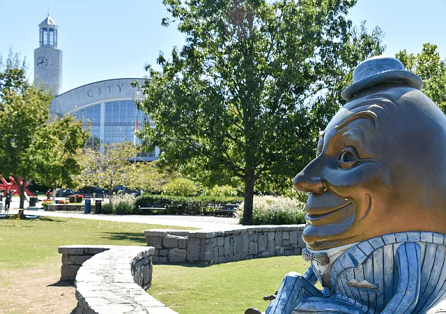 Take in public art throughout Suwanee