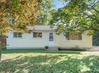 5494 Christie Ave SE, Kentwood, MI 49508