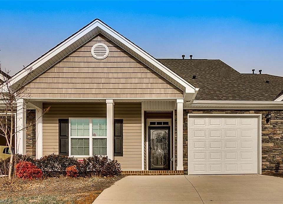 1st image of 130 Chestnut Bend Dr