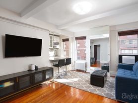 325 W 45th St