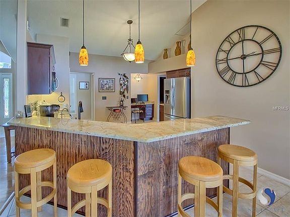 KITCHEN WITH BREAKFAST BAR - GRANITE COUNTERTOP