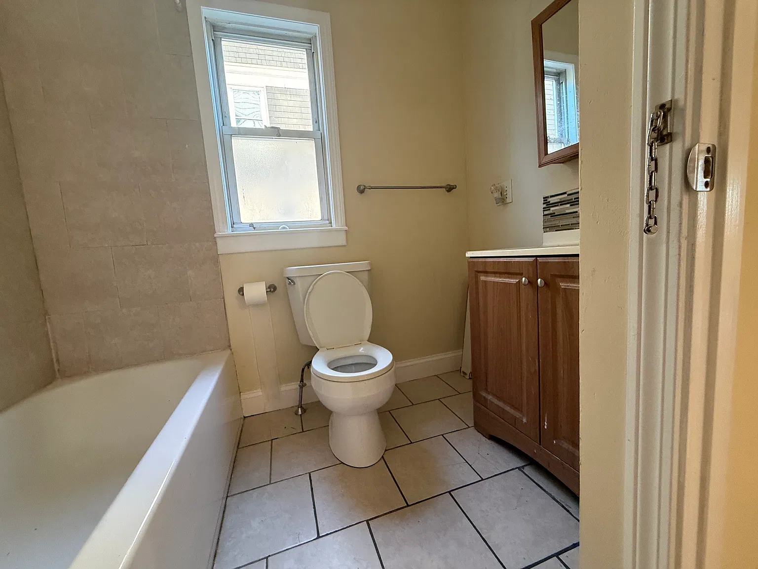 3 bed, 9999 sqft, $3,350 — Photo 1