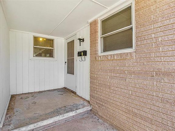 4th image of 117 NE 10th St