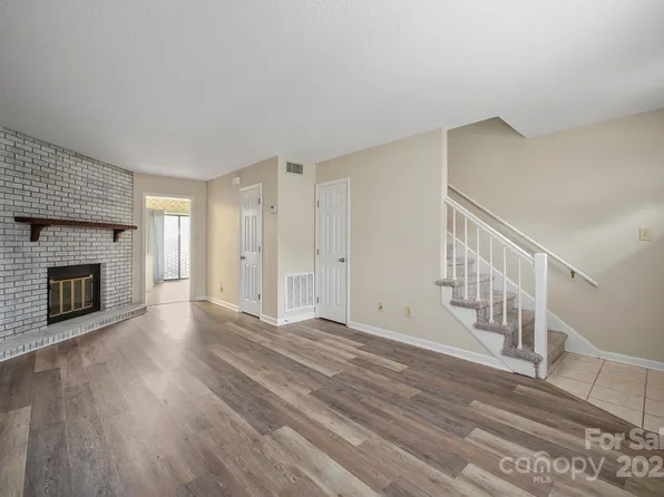 1330 5th St NE, Hickory, NC 28601