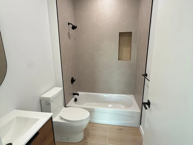 75 Webster St #4D — Photo 4