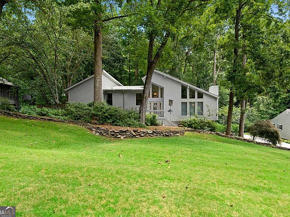 3rd image of 3521 Cedar Valley Dr SE