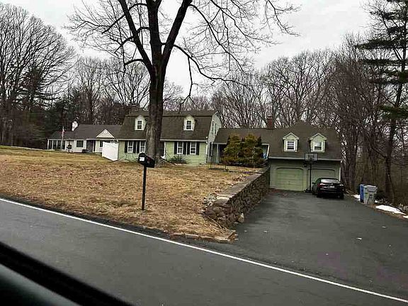 3rd image of 465 Shrub Rd