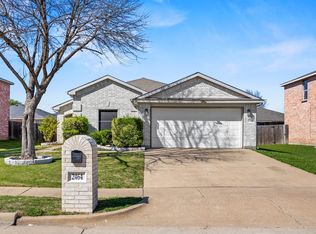 2464 Silverado Trl, Grand Prairie, TX 75052