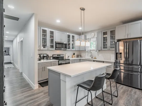 3822 Dempster Ave, Cockrell Hill, TX 75211