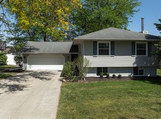 6828 Devonshire Dr NE, Cedar Rapids, IA 52402