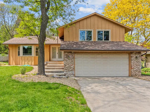 1716 Evergreen Dr, Woodbury, MN 55125