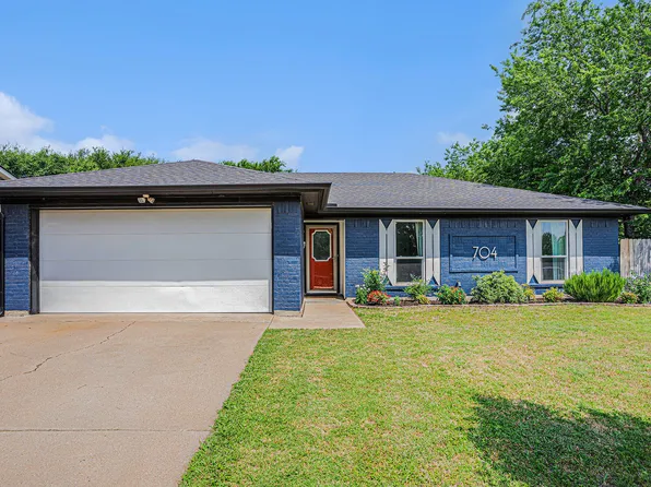 704 Vaughn Dr, Burleson, TX 76028